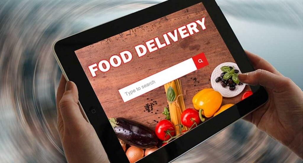 What does a delivery personnel expect from a food delivery application?